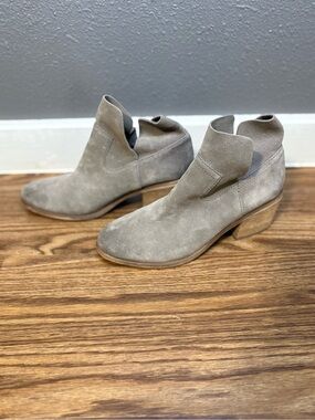 BP. Suede Ankle Boots with Block Heel size 7 (SKU 154)